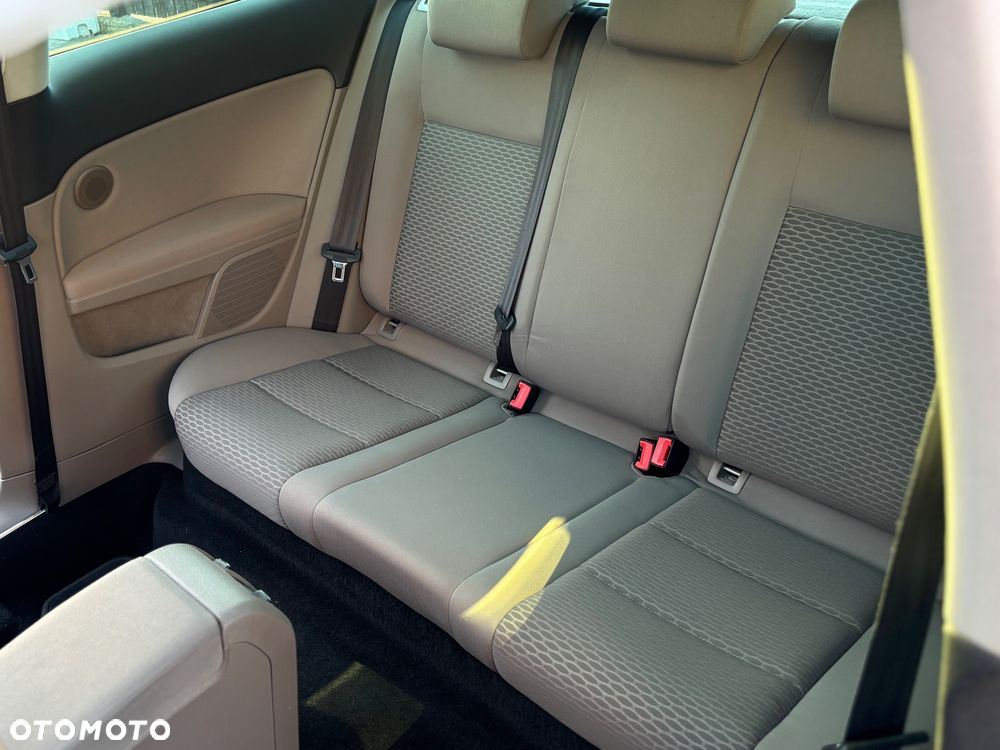 Volkswagen Golf 1.6 United - 14