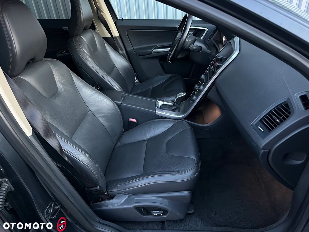 Volvo XC 60 T6 AWD Edition Pro - 26
