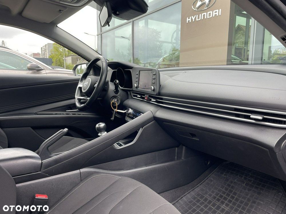 Hyundai Elantra - 10