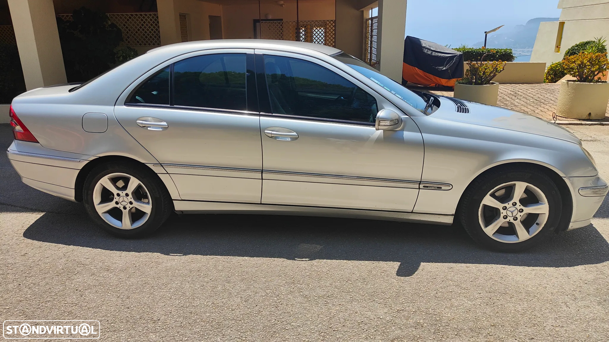 Mercedes-Benz 220 - 8