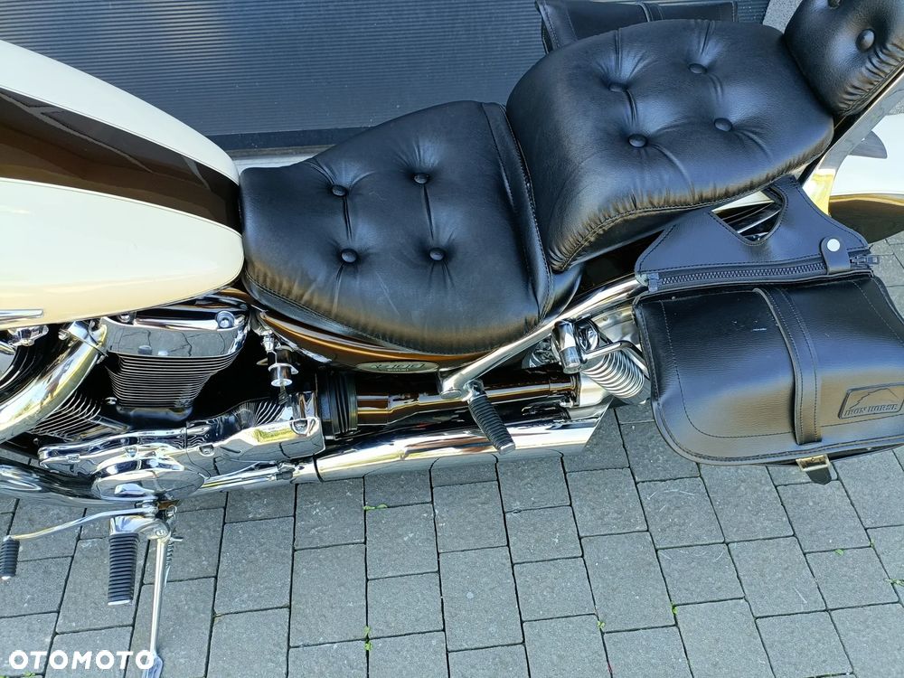 Suzuki Intruder - 15