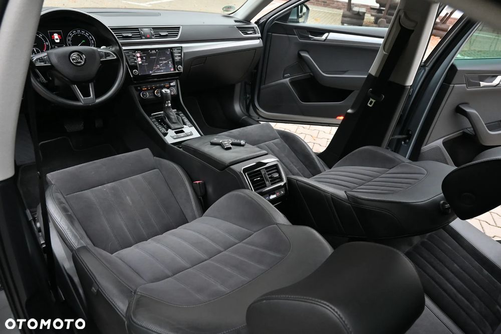 Skoda Superb 2.0 TDI DSG Premium Edition - 22