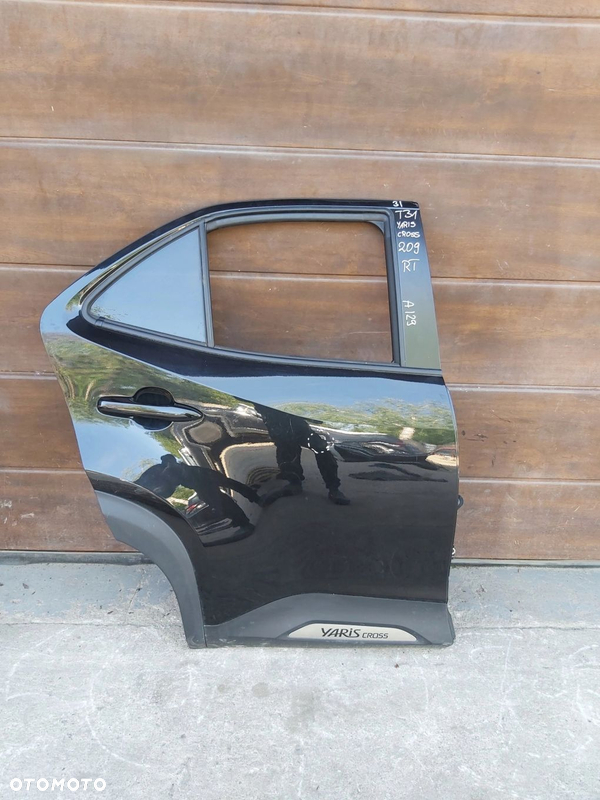 Toyota Yaris Cross drzwi prawy tył prawe tylne