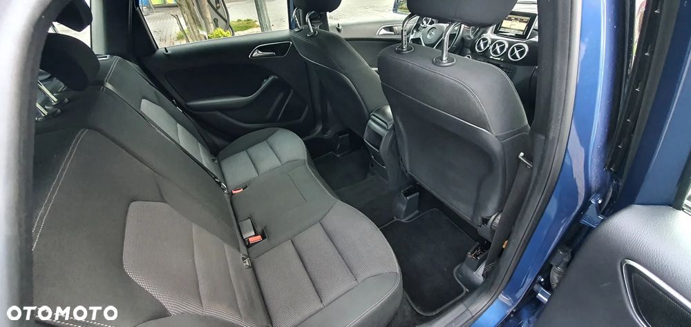 Mercedes-Benz Klasa B 180 (BlueEFFICIENCY) - 25