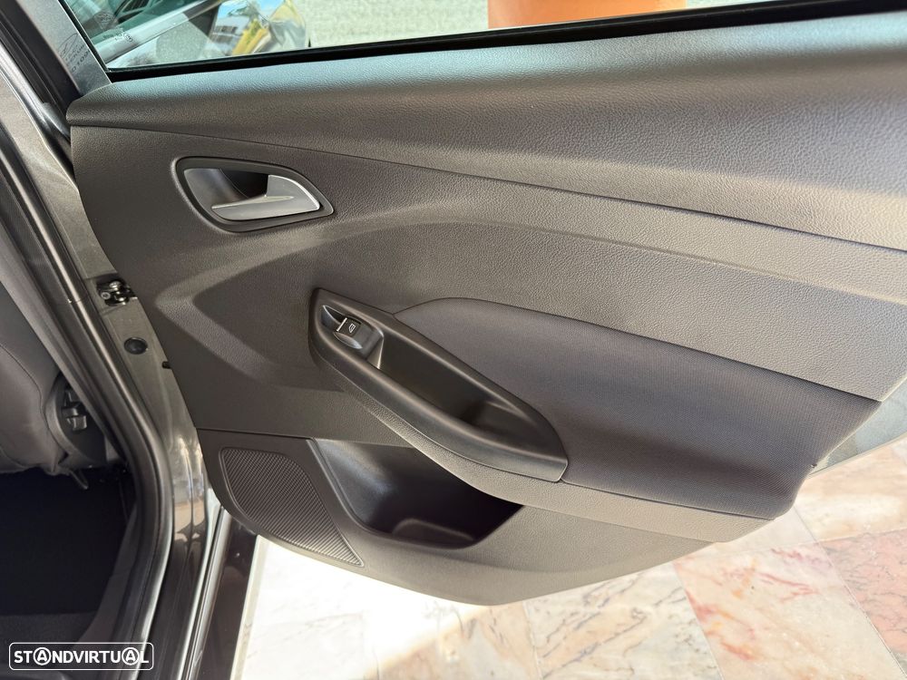 Ford Focus SW 1.5 TDCi ST-Line - 47