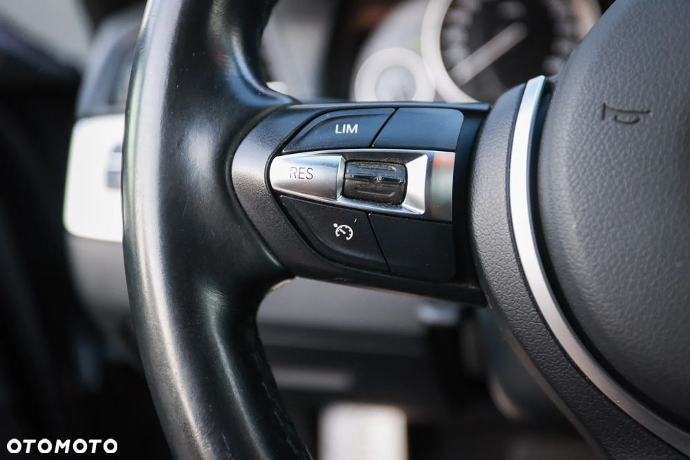 BMW Seria 5 520d - 35