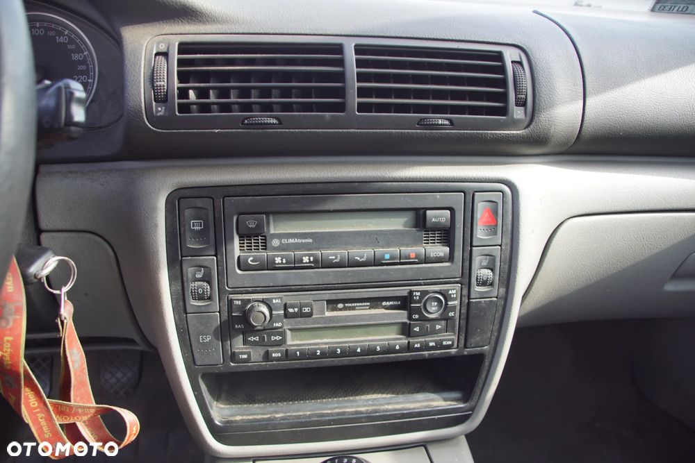 Auto na części - Volkswagen Passat B5 Lift 1.9 TDI 131 KM AVF FRK LD7W 2003R Silnik Skrzynia Drzwi Maska Błotnik Klapa Zderzak Lusterko Lampa Klamka Szyba Deska Kokpit Sterownik Moduł Czujnik Licznik Panel Kierownica - 11