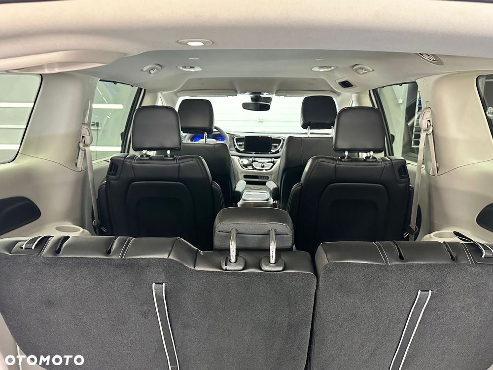 Chrysler Pacifica - 20