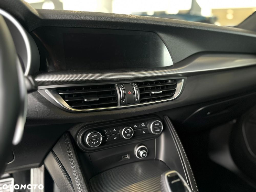 Alfa Romeo Stelvio 2.0 Turbo Veloce Q4 - 10