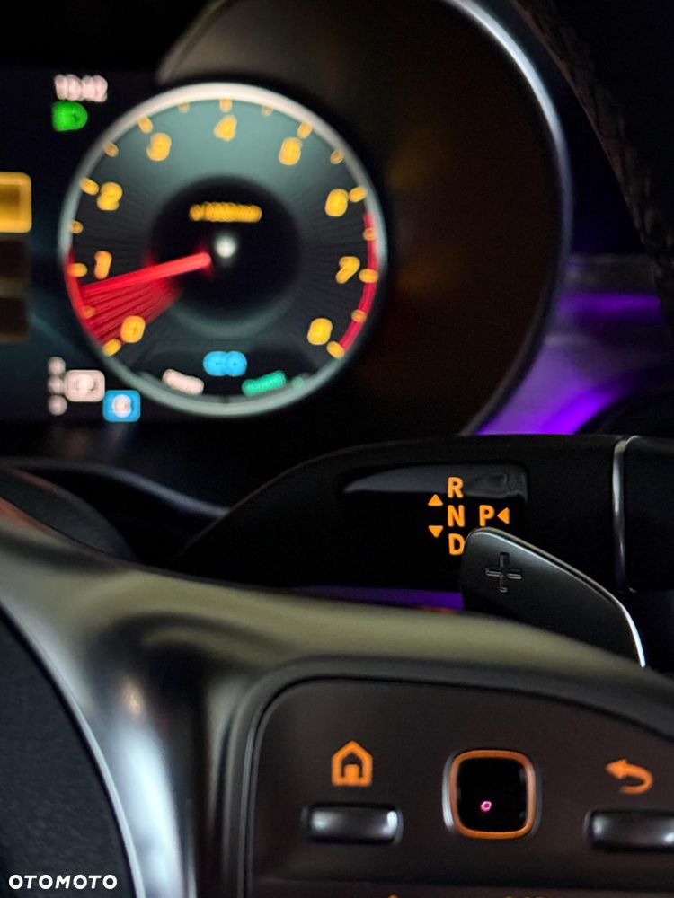 Mercedes-Benz Klasa C 200 4Matic 9G-TRONIC - 38