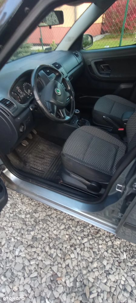 Skoda Roomster 2011 photo 4