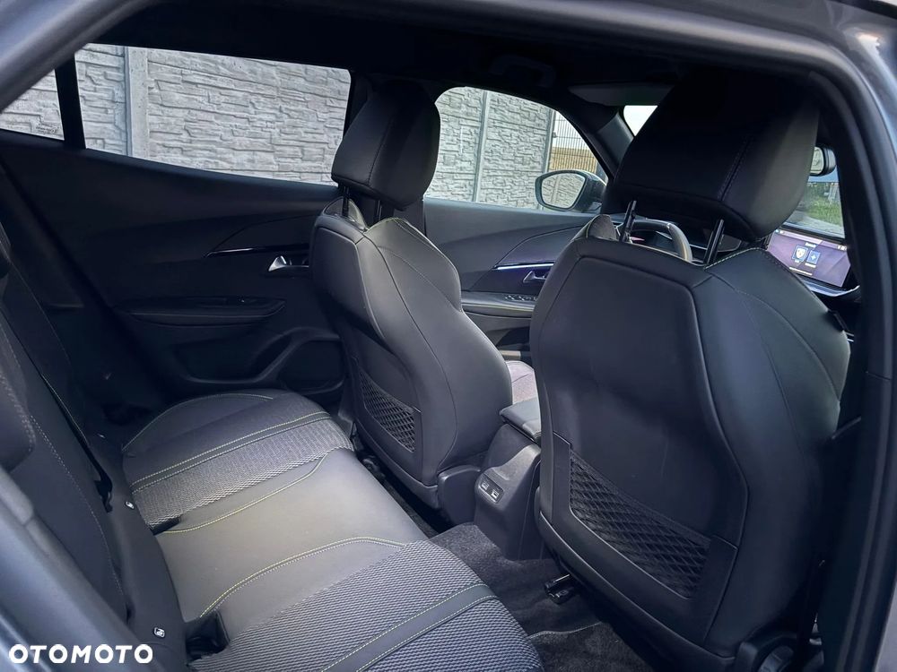 Peugeot 2008 Hybrid 136 e-DSC GT - 12