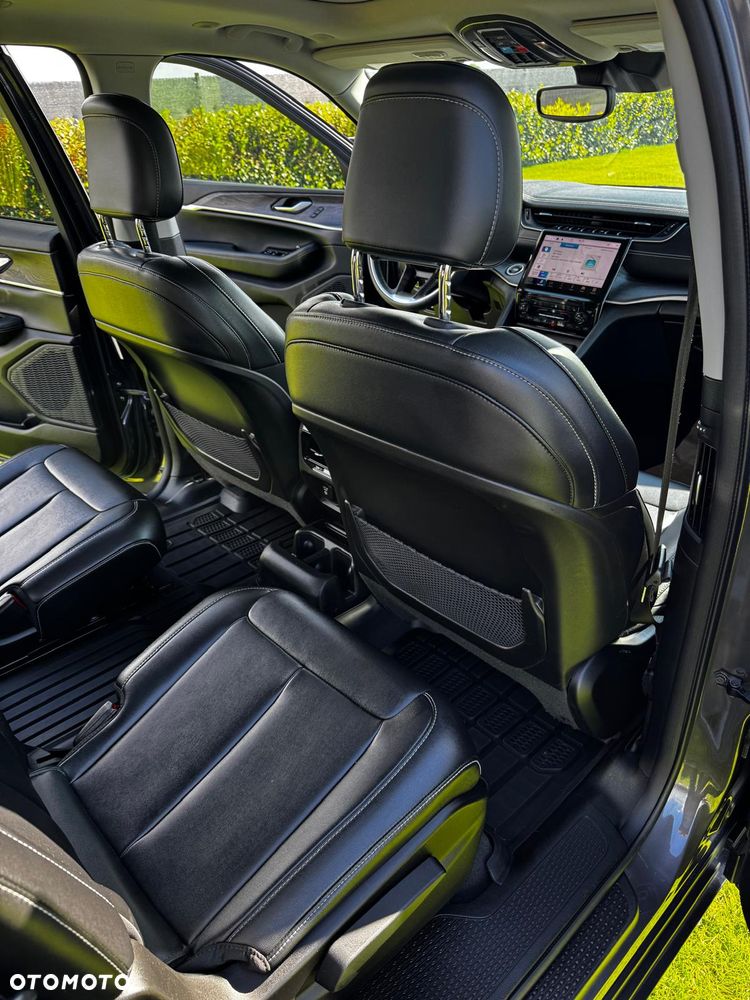 Jeep Grand Cherokee - 12