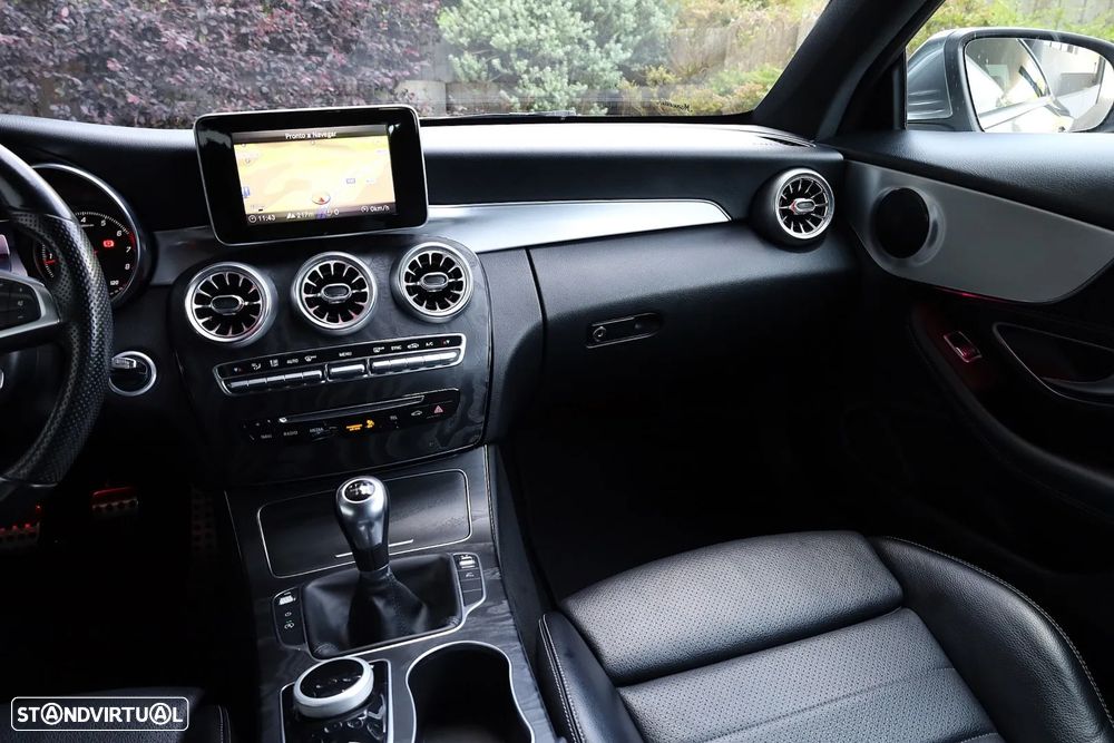 Mercedes-Benz C 180 AMG Line - 19