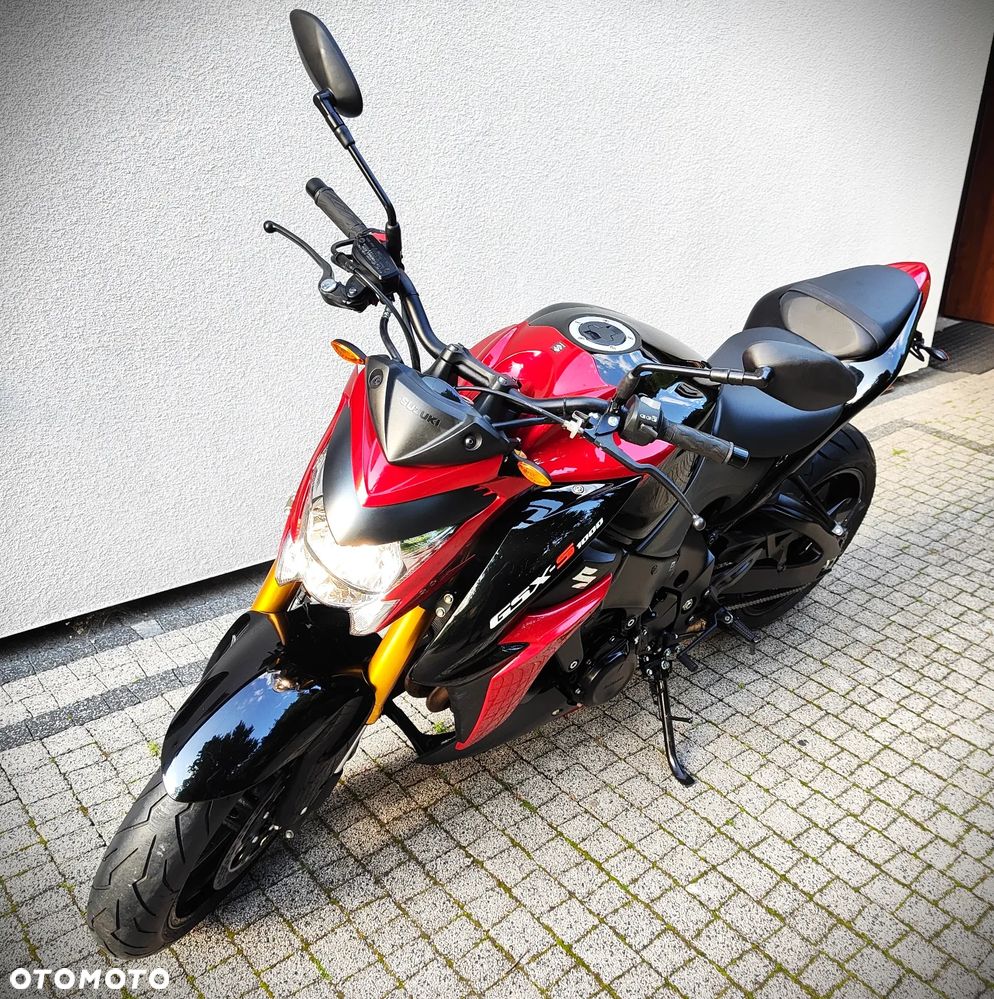 Suzuki GSX - 18