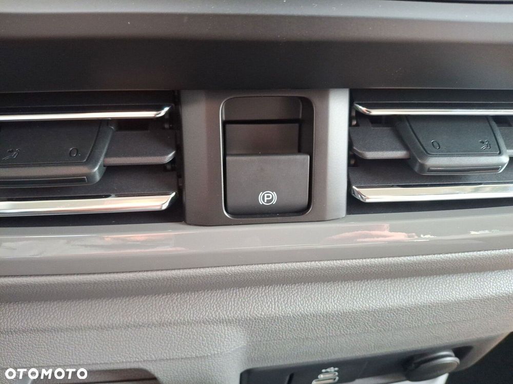 Volkswagen Caravelle - 33