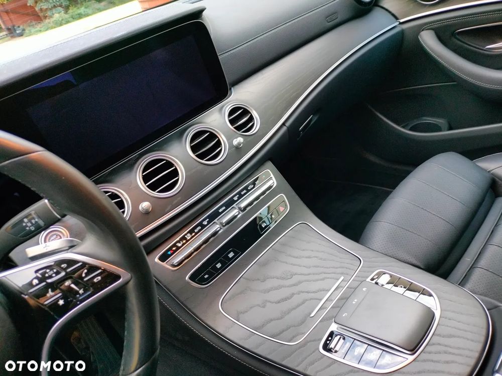 Mercedes-Benz Klasa E 220 d 4-Matic Exclusive - 17