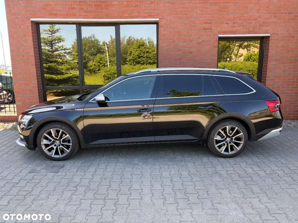 Skoda Superb 2.0 TDI SCR 4x4 Scout DSG - 32