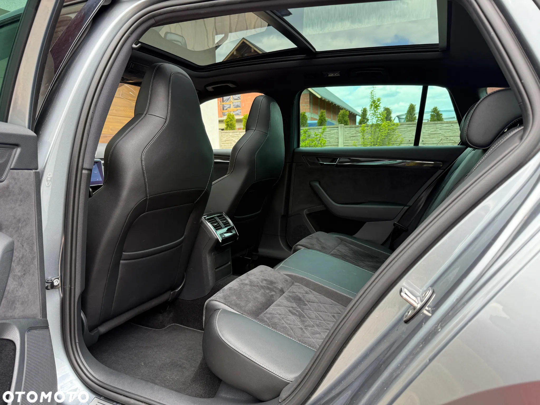 Skoda Superb Combi 2.0 TDI DSG Sportline - 18