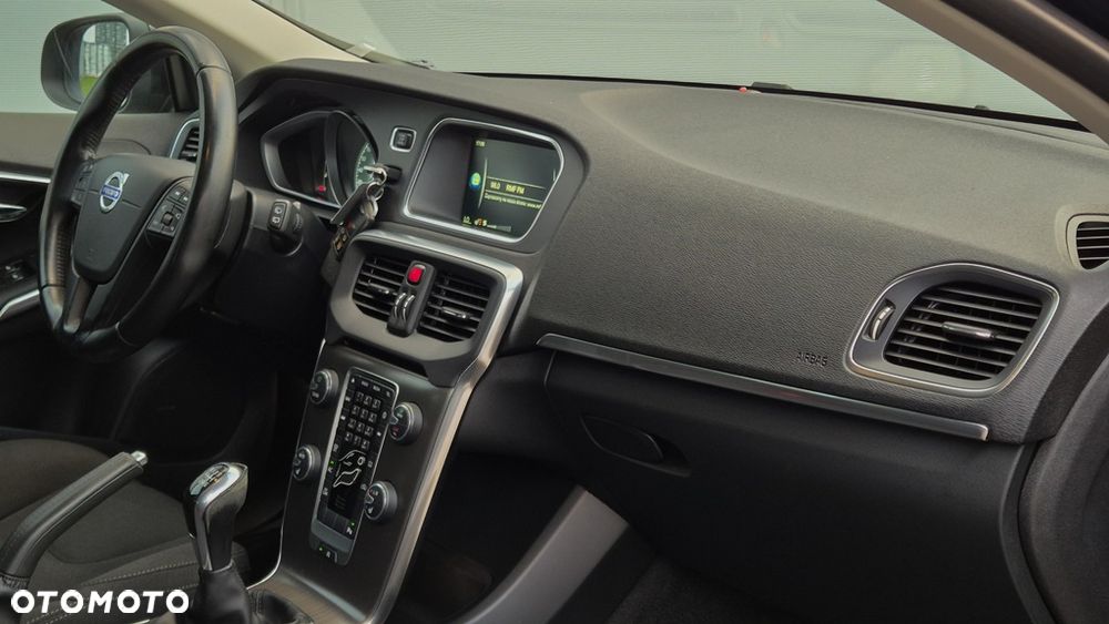 Volvo V40 T3 Momentum - 22