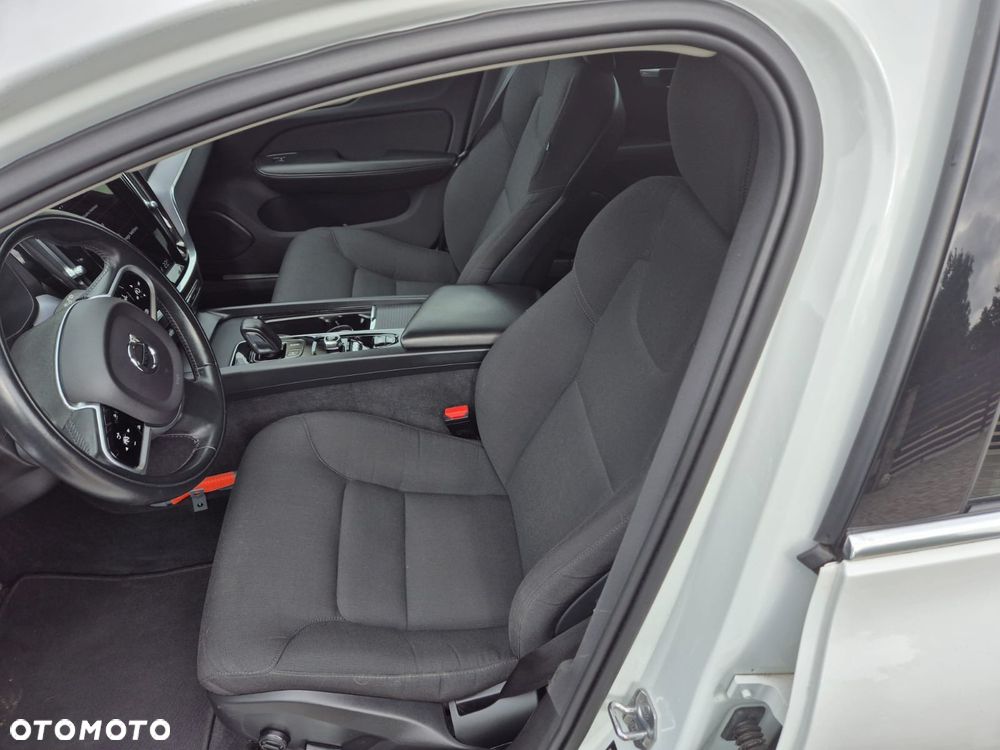 Volvo V60 B3 B R-Design - 11