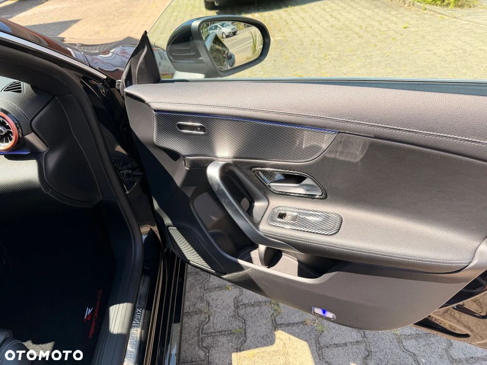 Mercedes-Benz CLA - 13