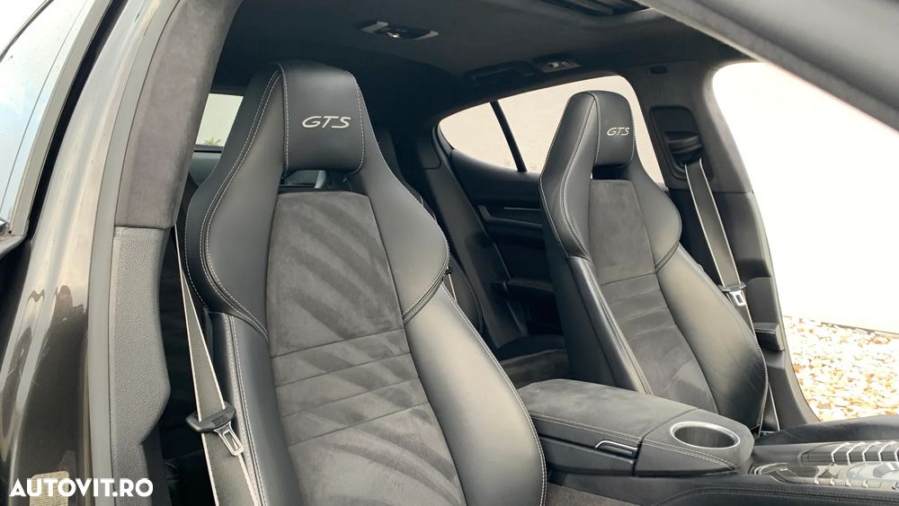 Porsche Panamera 4.8 PDK GTS - 25