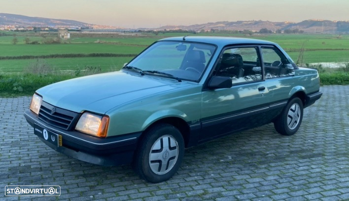 Opel Ascona 1.6 SR - 2