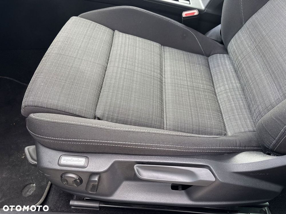 Volkswagen Passat - 12