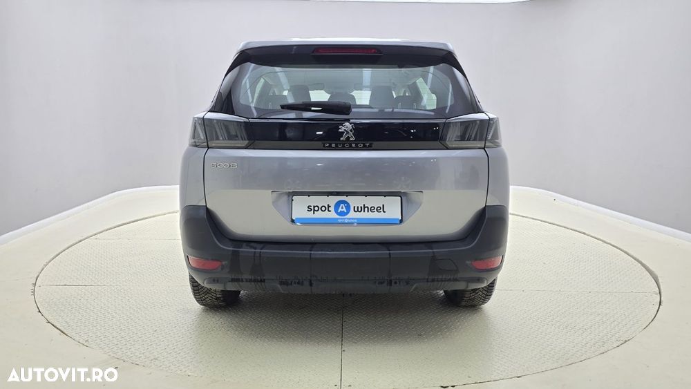 Peugeot 5008 - 8