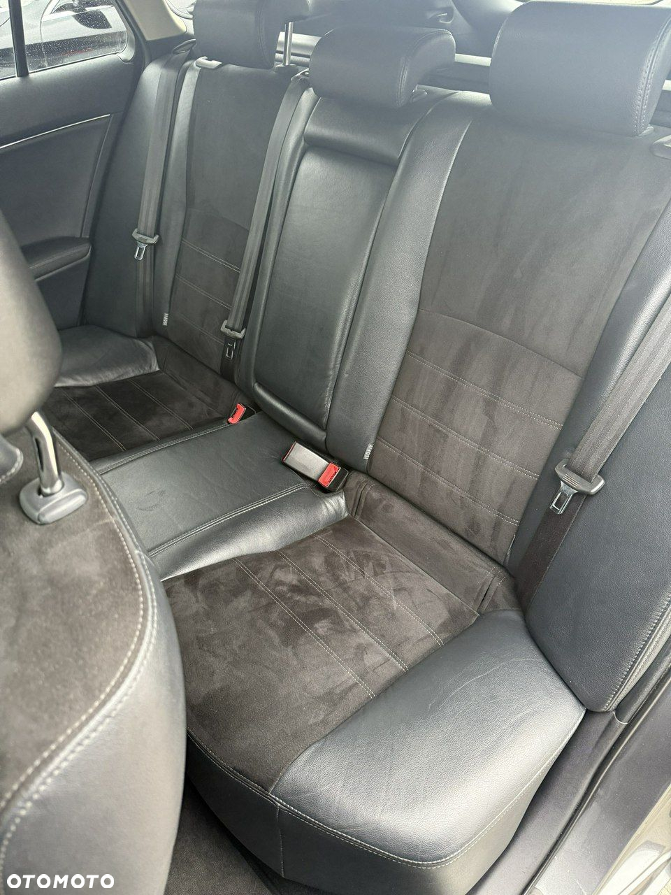 Toyota Avensis 2.0 D-4D Premium - 9