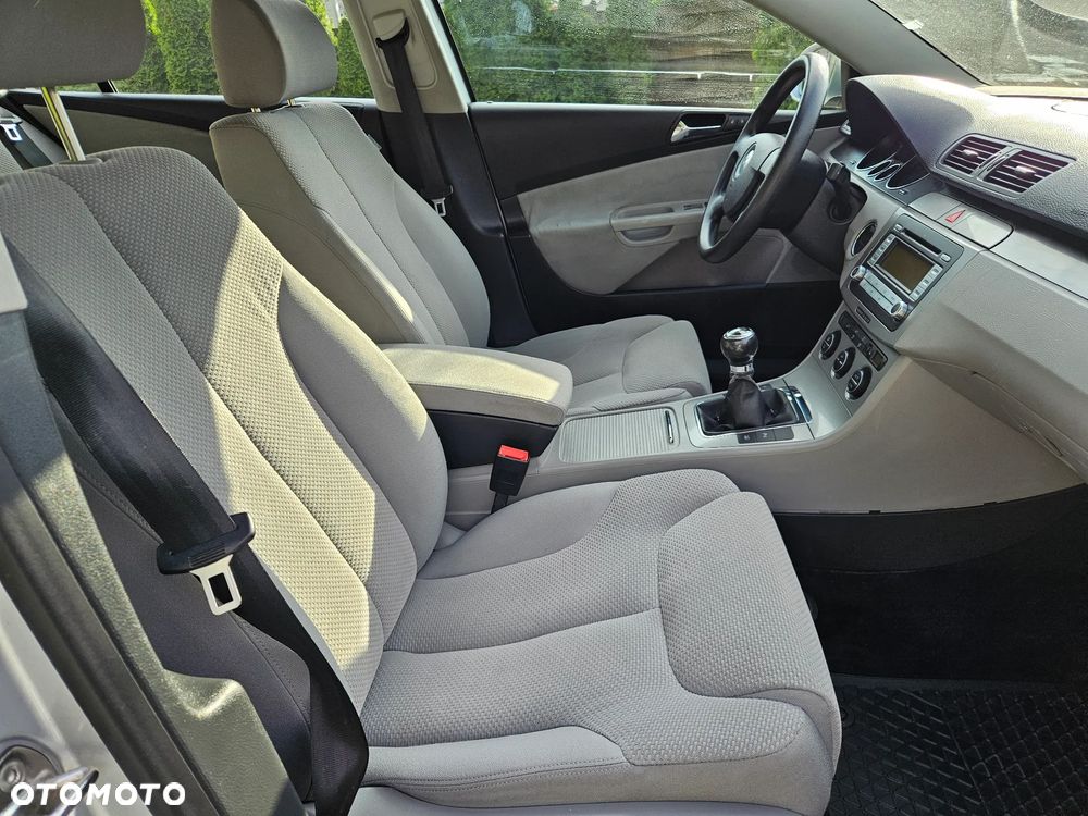 Volkswagen Passat 2.0 FSI Comfortline - 11