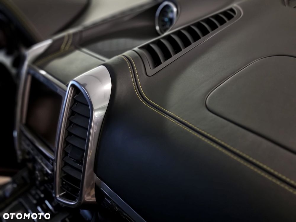 Porsche Cayenne - 24