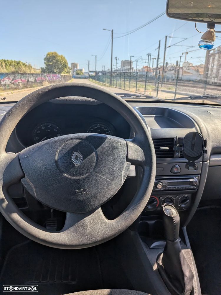 Renault Clio - 8