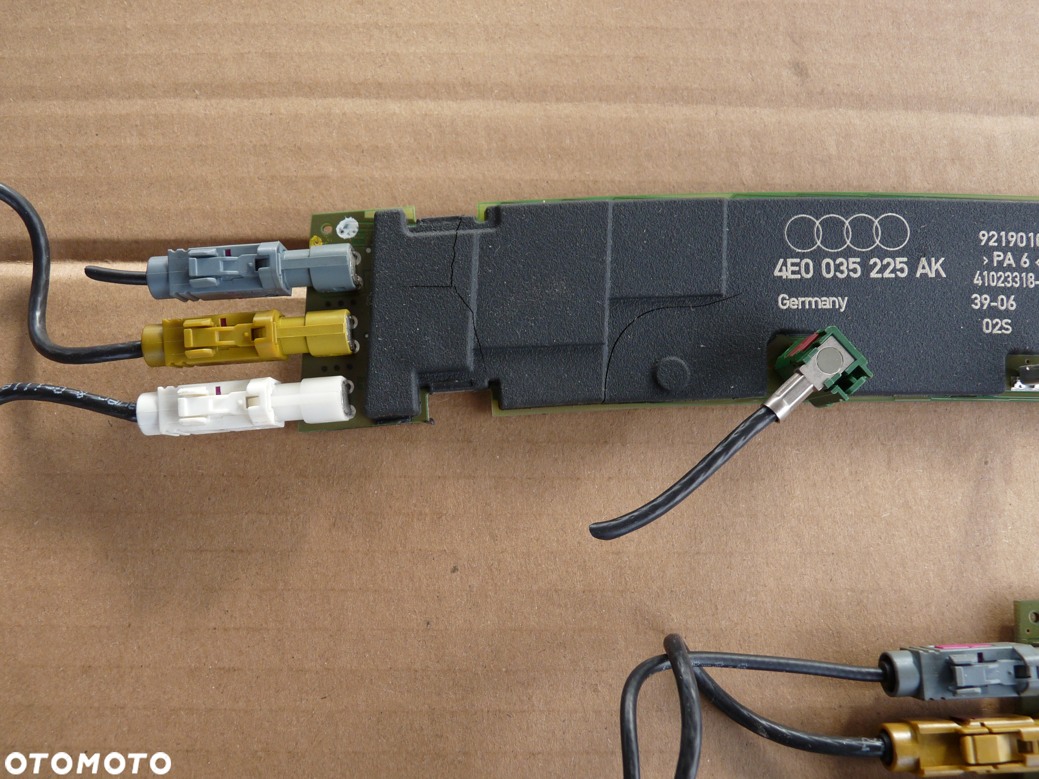 AUDI A8 D3 LIFT WZMACNIACZ ANTENY 4E0035225AA 4E0035225AF 4E0035225S 4E0035225AK 4E0035225AP - 9