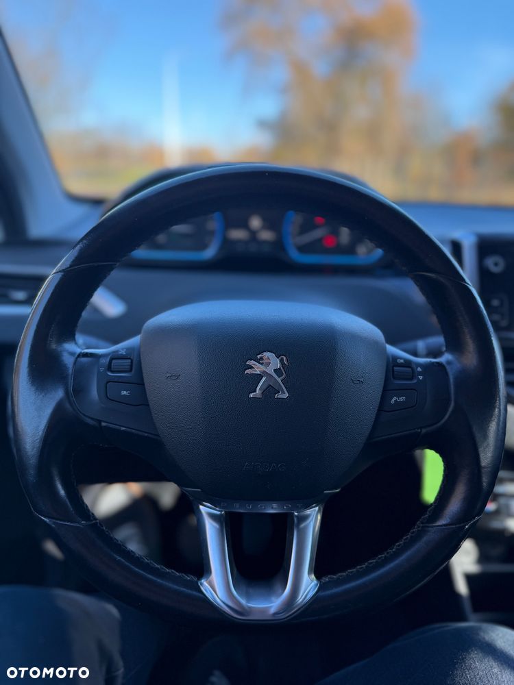 Peugeot 2008 1.2 Pure Tech Allure S&S - 31