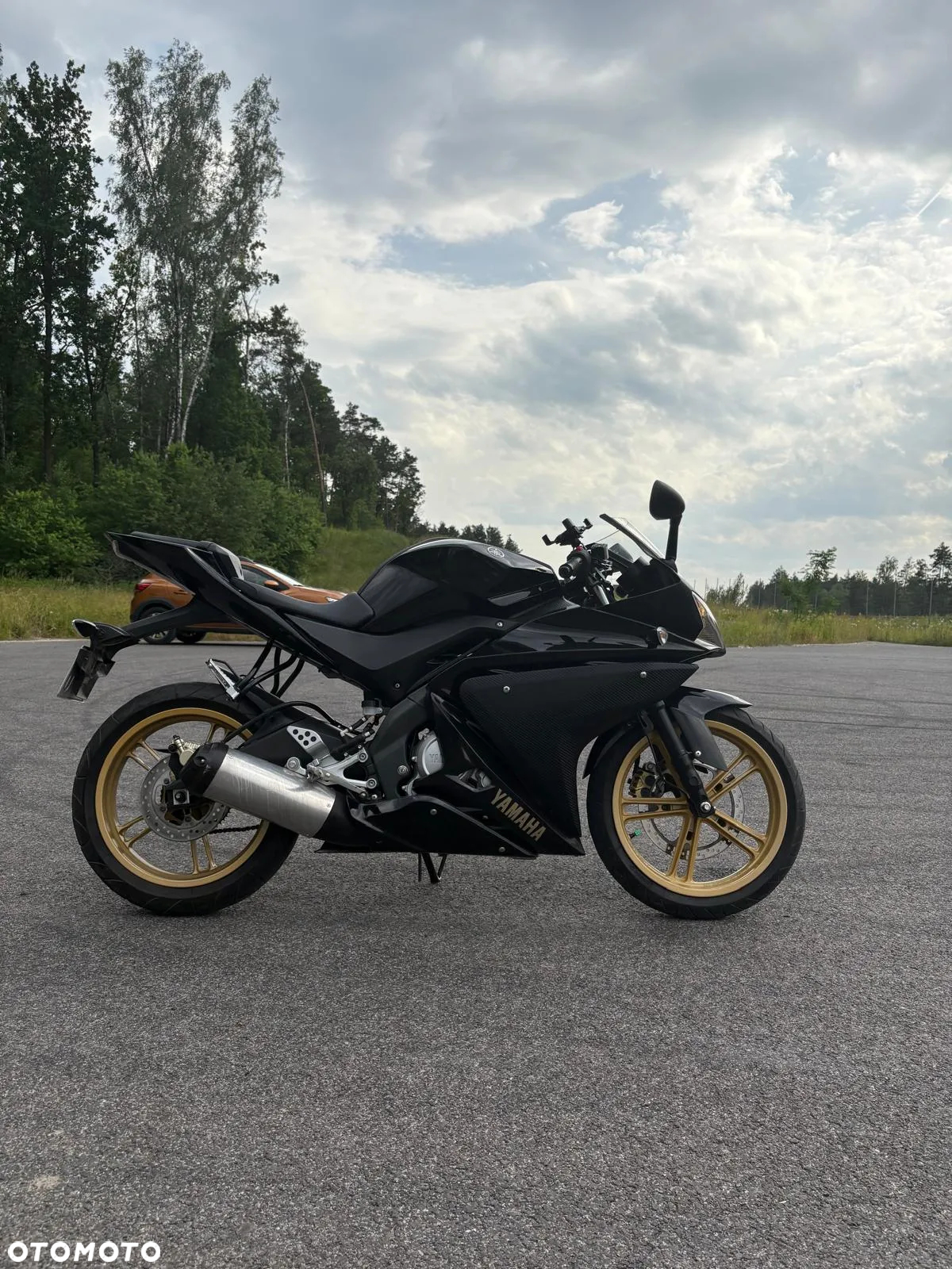 Yamaha YZF - 4