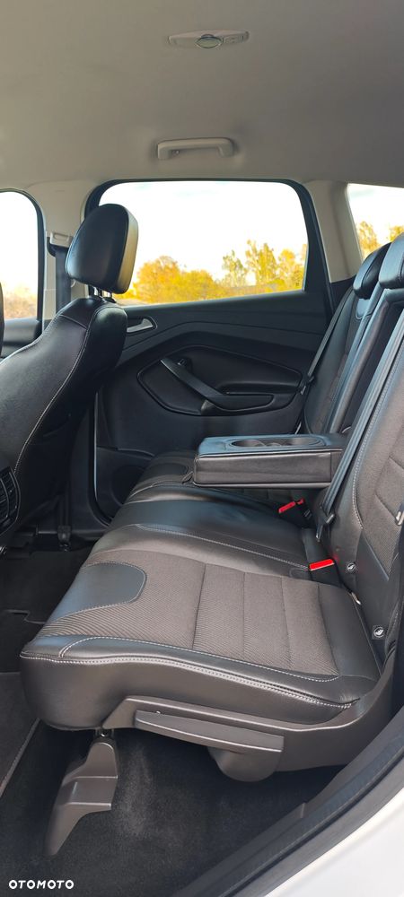 Ford Kuga 1.5 EcoBoost 2x4 Titanium - 40