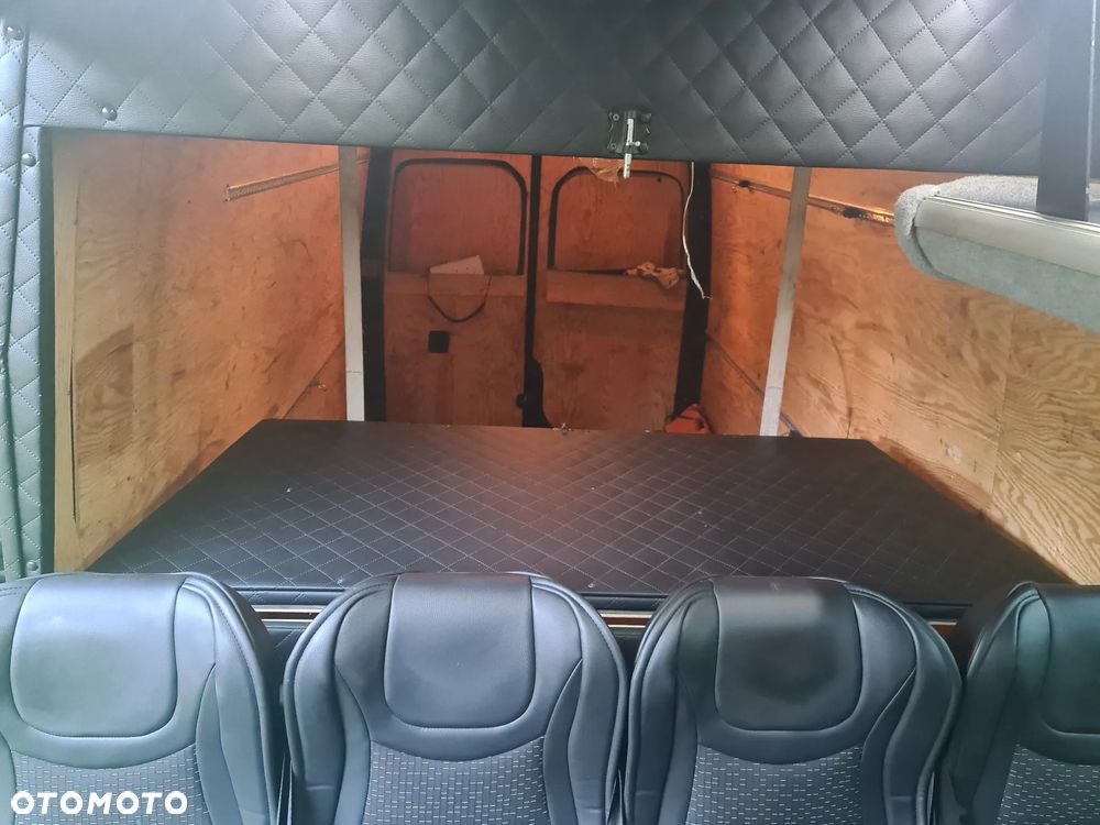 Mercedes-Benz Sprinter - 14