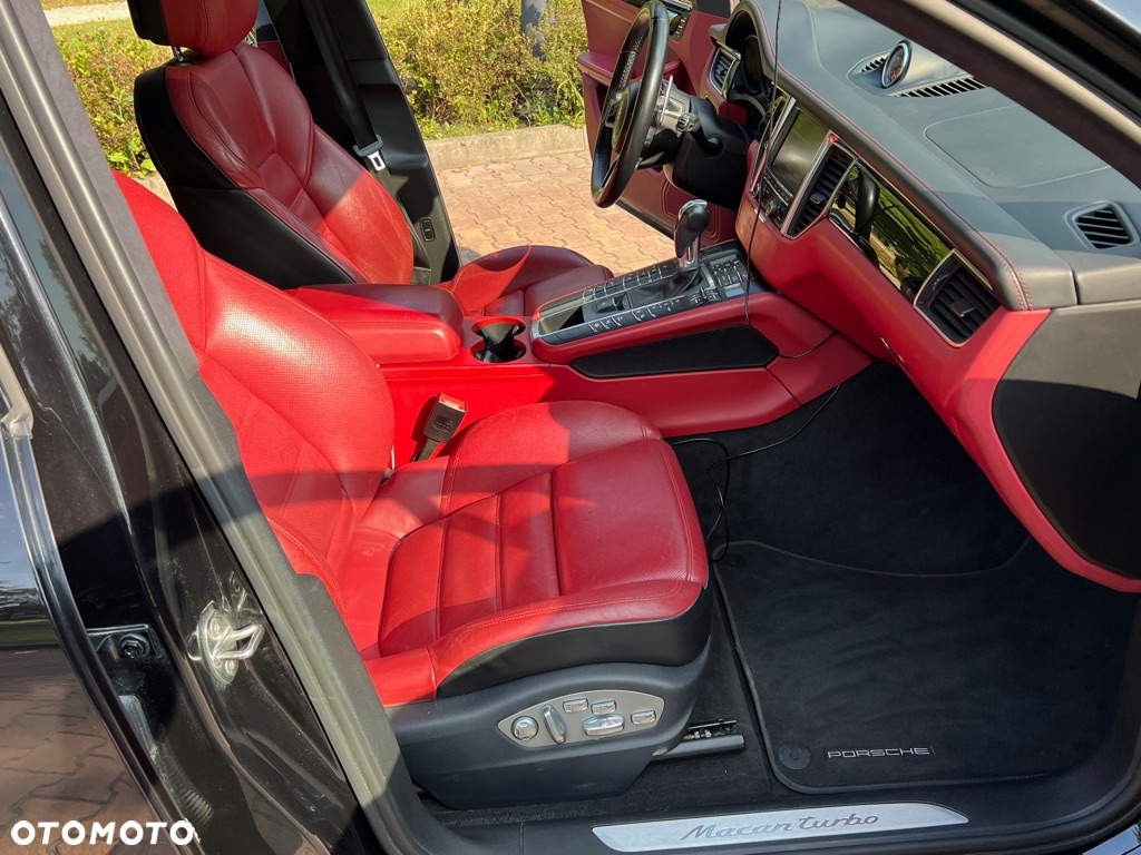 Porsche Macan Turbo - 27