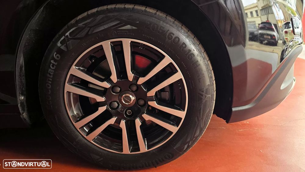 Volvo V40 2.0 D2 Momentum Geartronic — fotografia 14