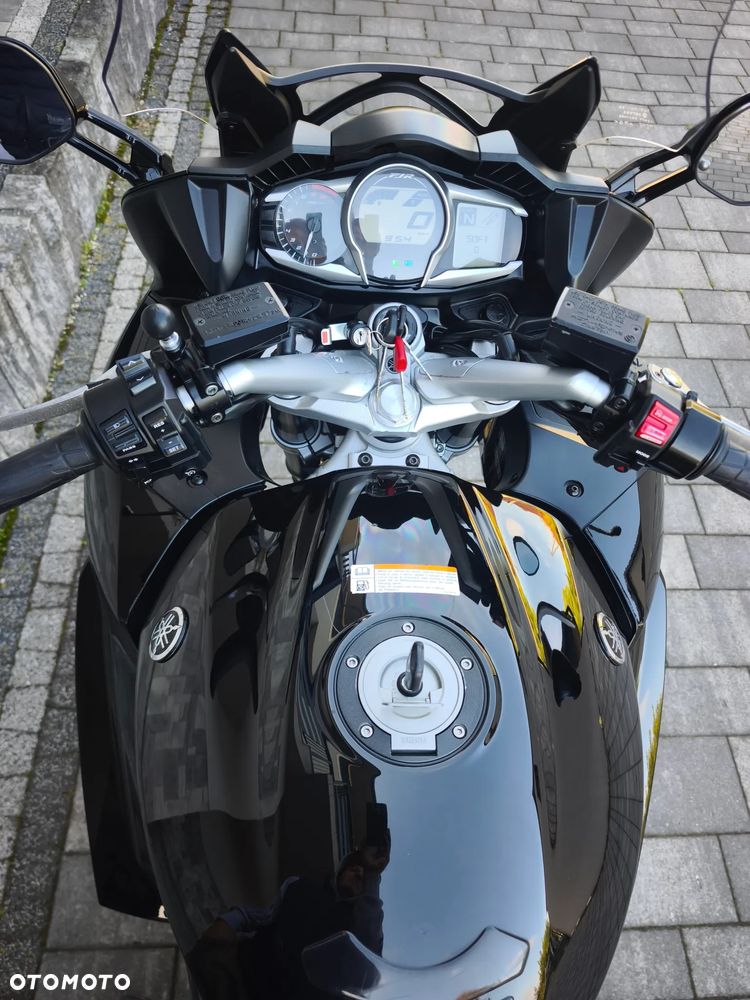 Yamaha FJR - 25