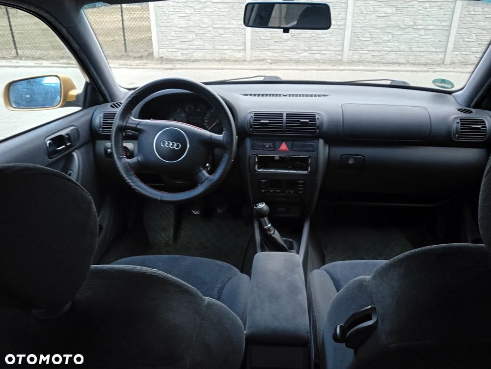 Audi A3 3-drzwiowe 1.6 Ambiente - 21