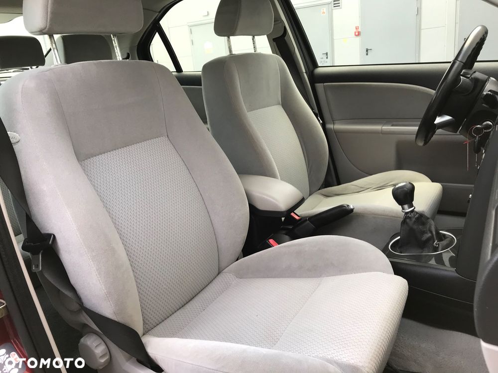 Ford Mondeo 1.8 Ghia - 29