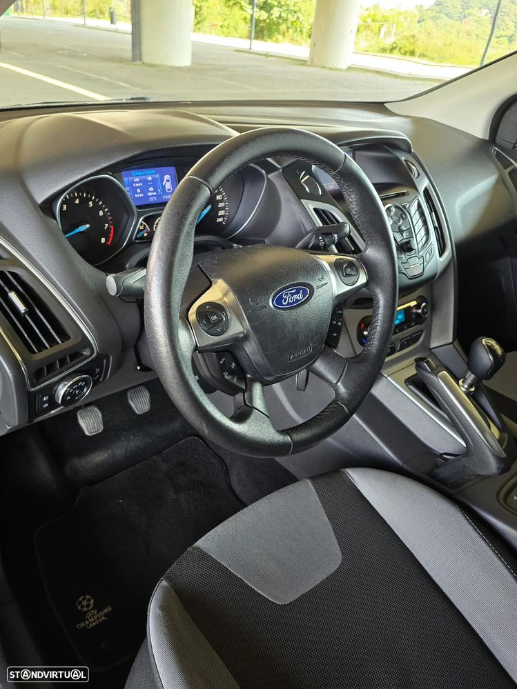 Ford Focus 1.0 EcoBoost S&S Champions Edition - 23