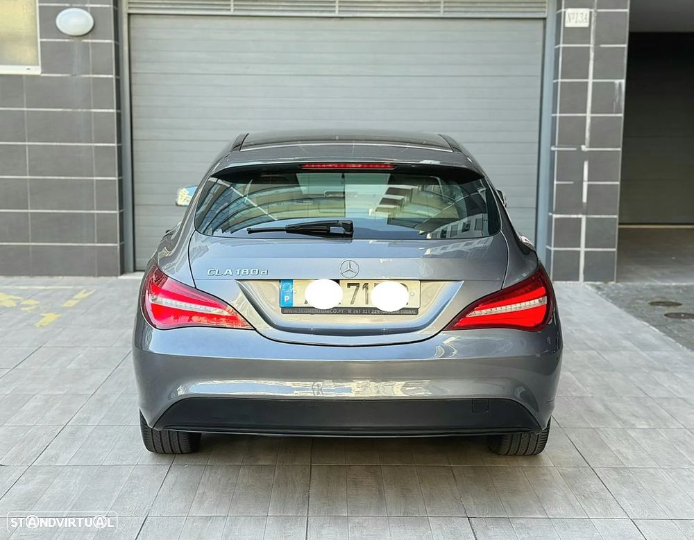 Mercedes-Benz CLA 180 d BlueEFFICIENCY Edition - 23