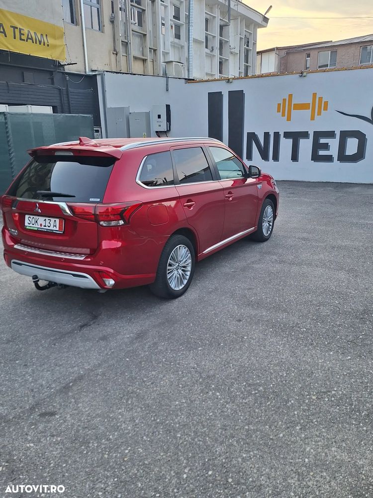 Mitsubishi Outlander 2.4 4WD - 6