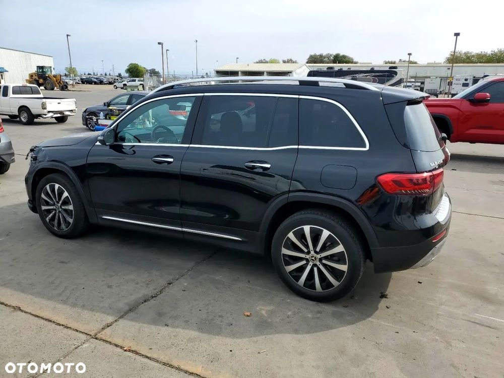 Mercedes-Benz GLB 250 4Matic 8G-DCT - 3