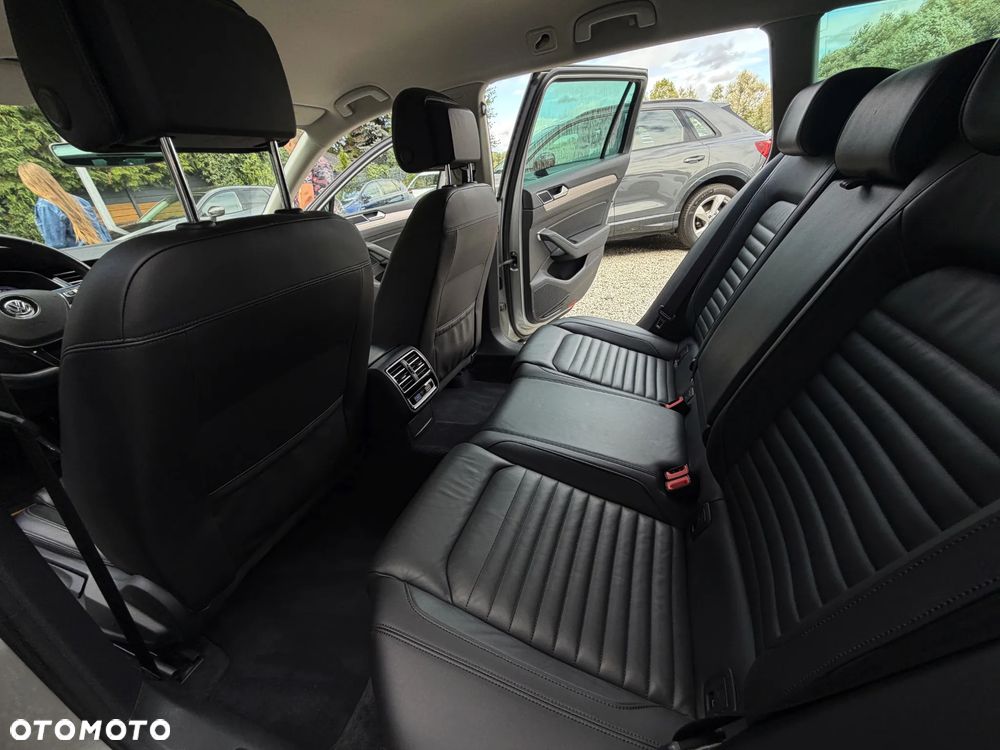 Volkswagen Passat Variant 2.0 TDI SCR 4Motion DSG Highline - 20