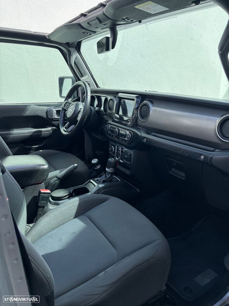 Jeep Wrangler - 16